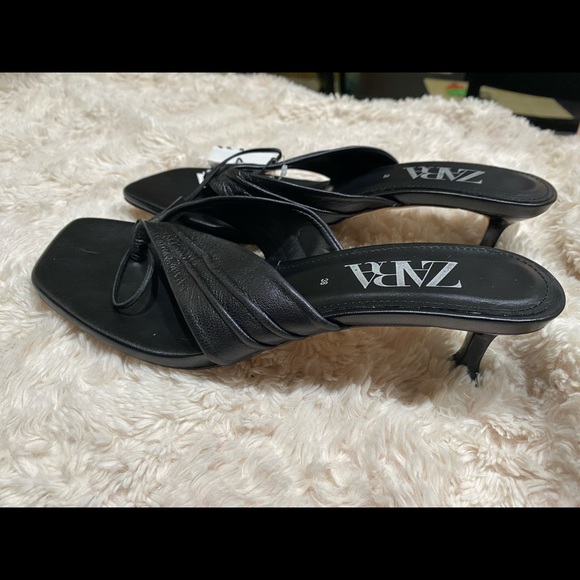 Zara | Shoes | Zara Black Thong Kitten Heel Leather Sandals | Poshmark